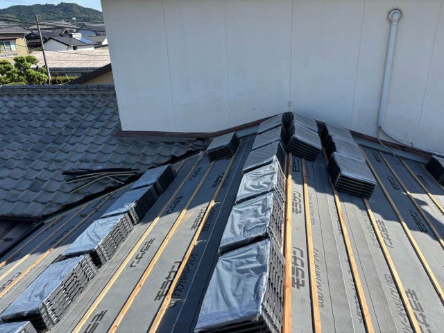 【糟屋郡須恵町】雨漏りした屋根の葺き替え｜既存瓦撤去から防水シート・桟木施工まで