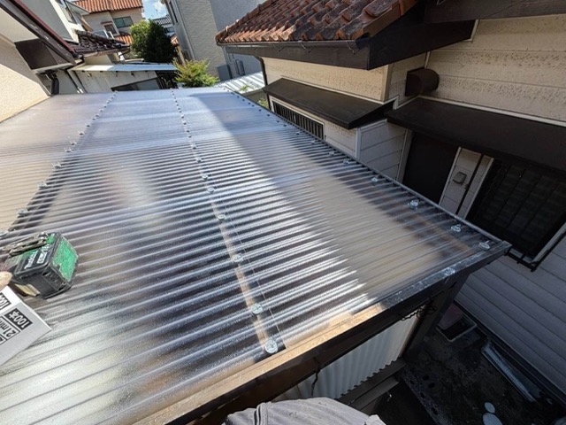 波板交換工事、福岡市東区で実施