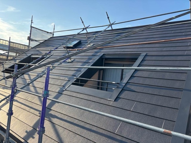 福岡市早良区の屋根カバー工法、板金施工