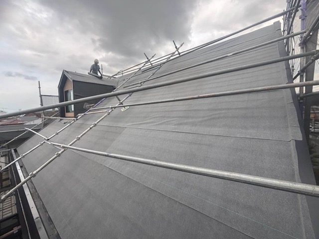 福岡市早良区の屋根カバー工法、防水シート施工