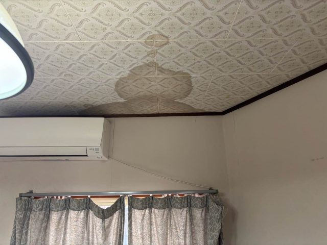 福岡市西区の天井にできた雨染み