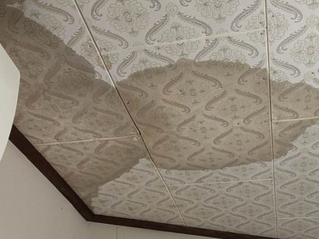 福岡市西区の室内雨漏り状況