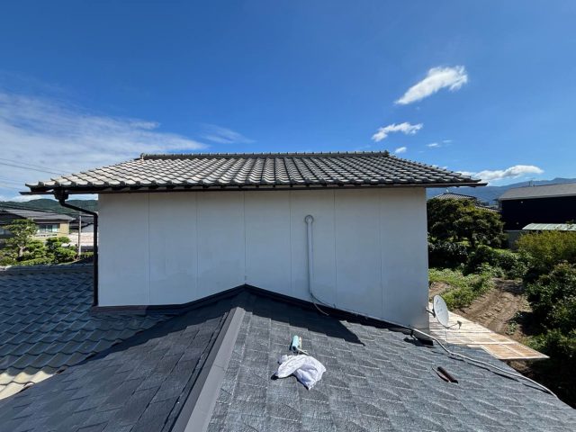 【糟屋郡須恵町】築古瓦屋根の雨漏り修理｜ルーガ鉄平で葺き替え＋板金施工完了