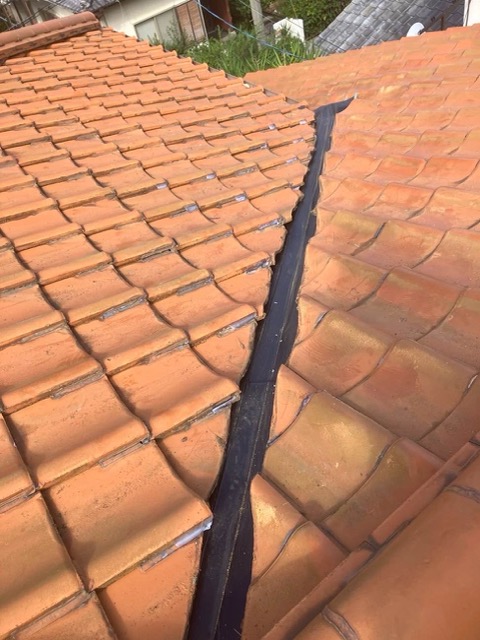 福岡市東区の谷板金交換工事、完了