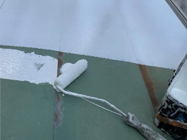 【大野城市】屋根と外壁の塗装工事｜高圧洗浄・ケレン・錆止めで汚れを除去して下塗り