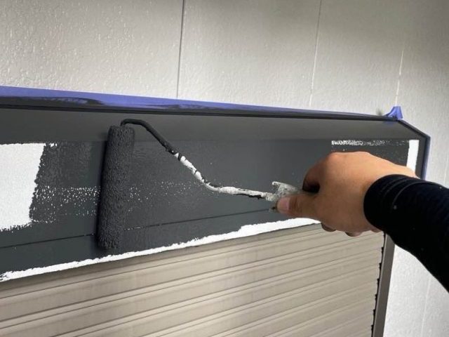 大野城市のシャッターボックス中塗り