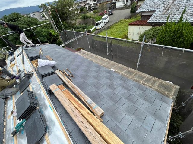 福津市の新しく葺き替えられていく屋根