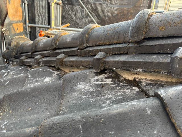 福岡市西区で漆喰の詰め直しを実施