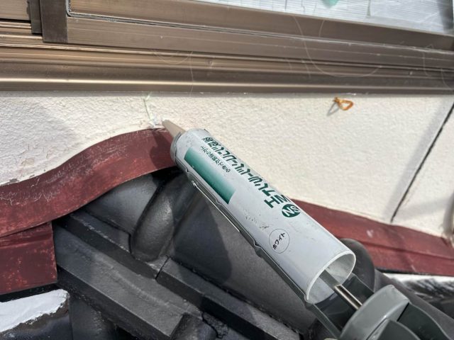 福岡市西区の豪雨対策｜サッシ周りと壁際板金のシーリング補修工事で雨漏りを改善