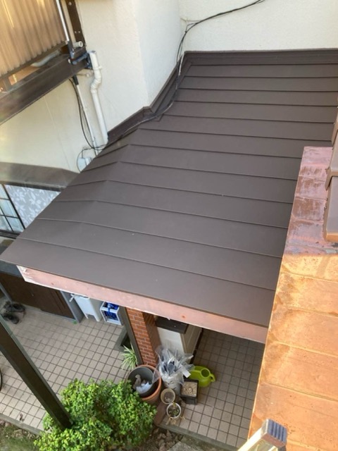 玄関庇の板金カバー