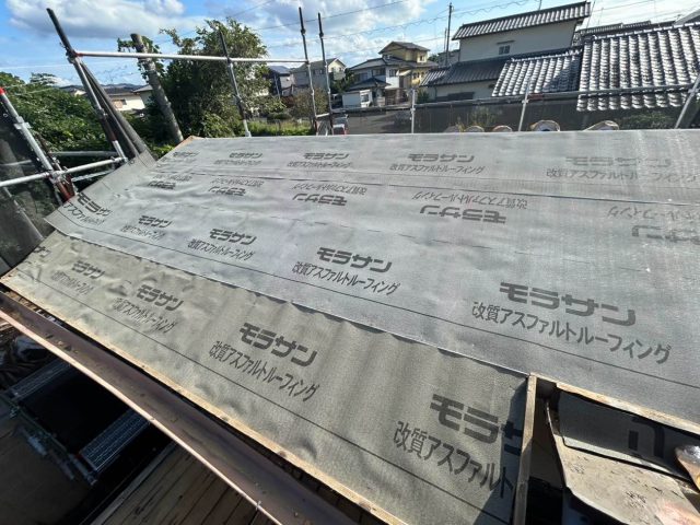 【福津市】雨漏りを解消する屋根葺き替え工事｜瓦撤去から防水シート施工まで