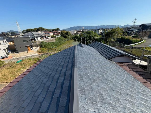【福津市】葺き替え工事で雨漏りを根本解決｜換気棟の設置と板金施工の様子