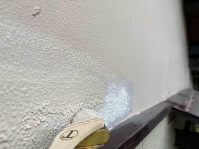 福津市で外壁の補修中