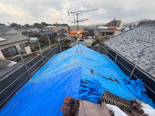福岡市東区で屋根撤去に伴うブルーシートによる保護