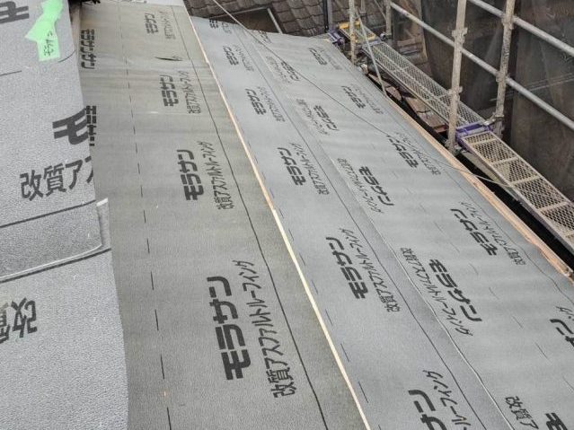 福岡市東区で防水紙を施工