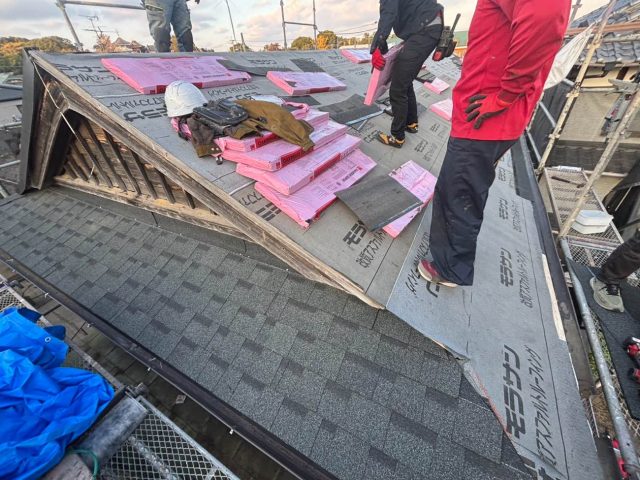 福岡市東区で屋根材の設置開始