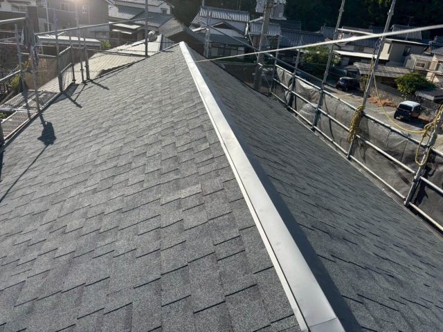 福岡市東区で棟板金を施工
