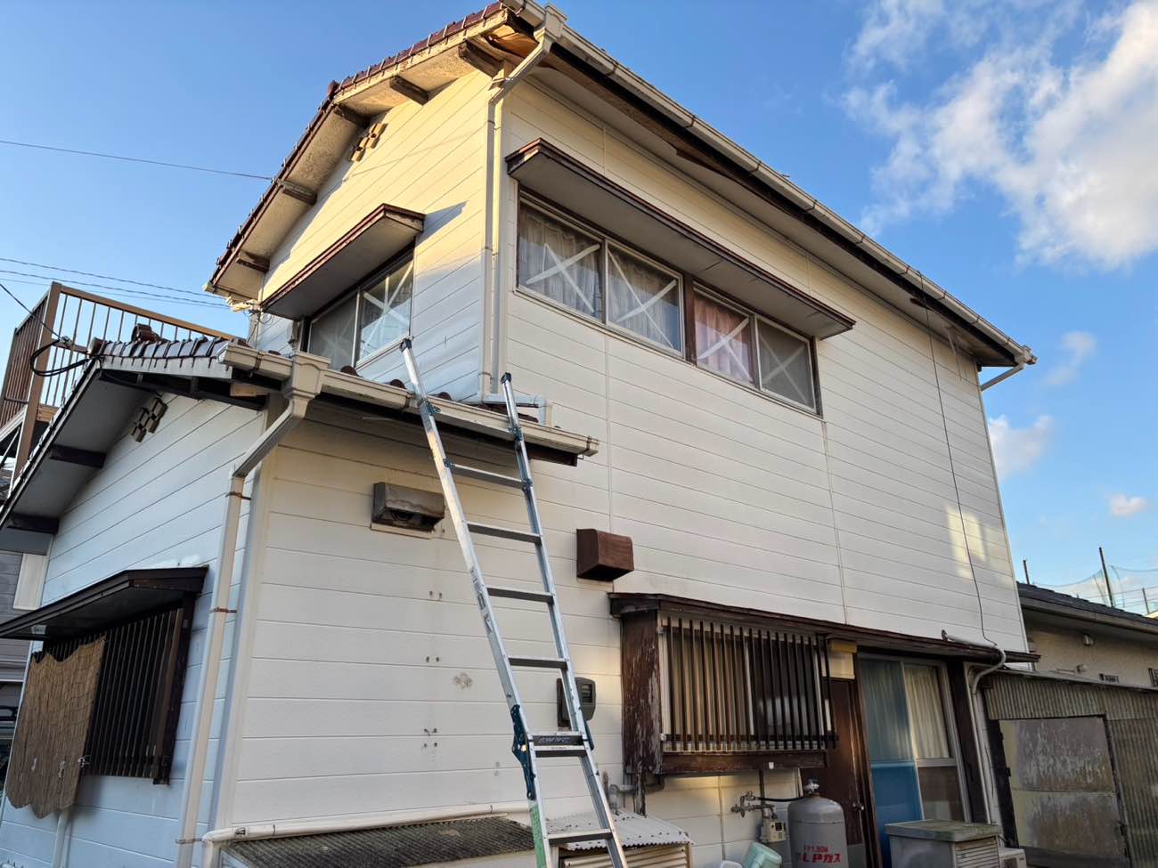 糸島市の雨樋交換開始