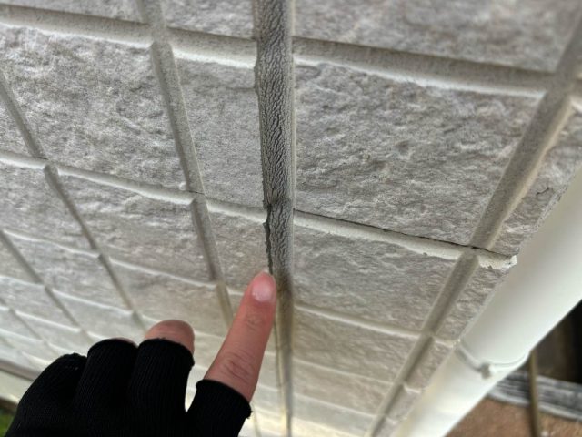 福岡市早良区の調査で見つかったコーキング劣化