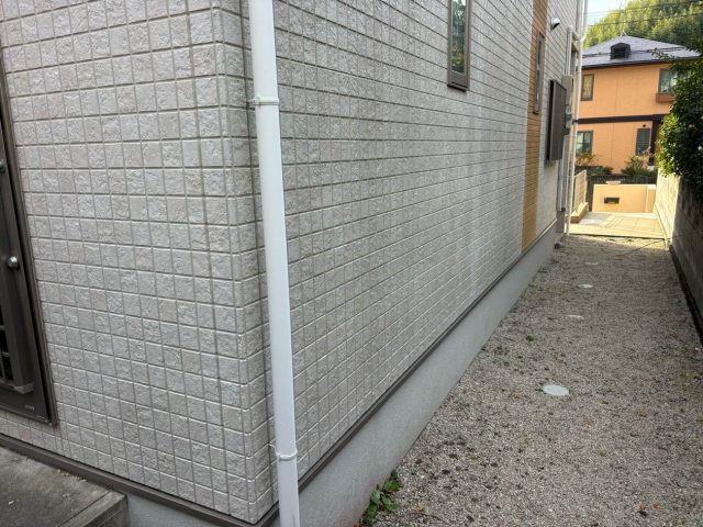 福岡市早良区の調査で見つかった外壁の汚れ