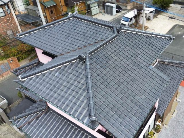 福岡市南区で屋根リフォームを行う住宅ドローン写真
