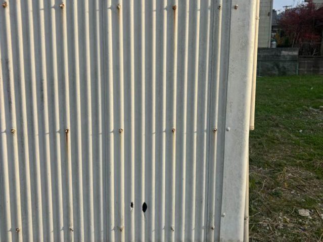 福岡市早良区の倉庫の外壁破損箇所