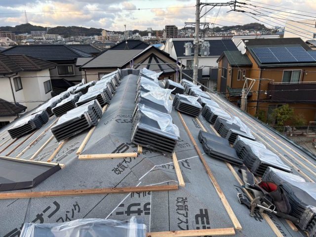 福岡市南区の葺き替え工事で設置された桟木