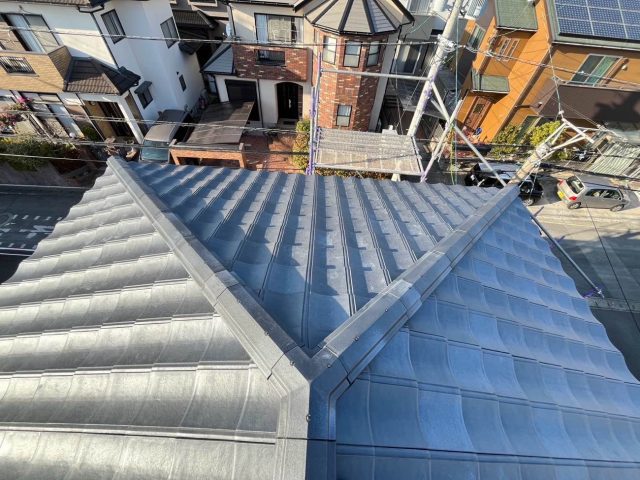 福岡市南区で棟板金を設置して工事完了