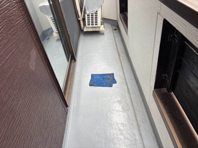福岡市南区でベランダの防水工事中