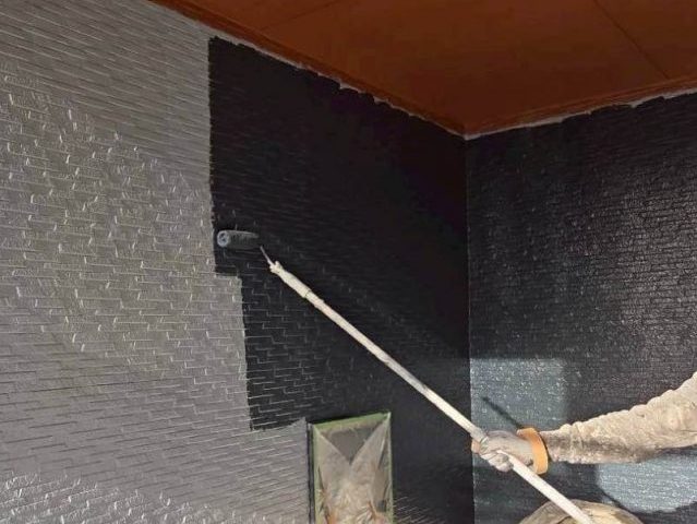 福岡市南区の外壁塗装上塗り1回目