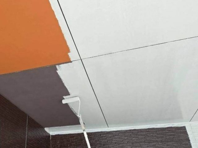 福岡市南区の天井下塗り