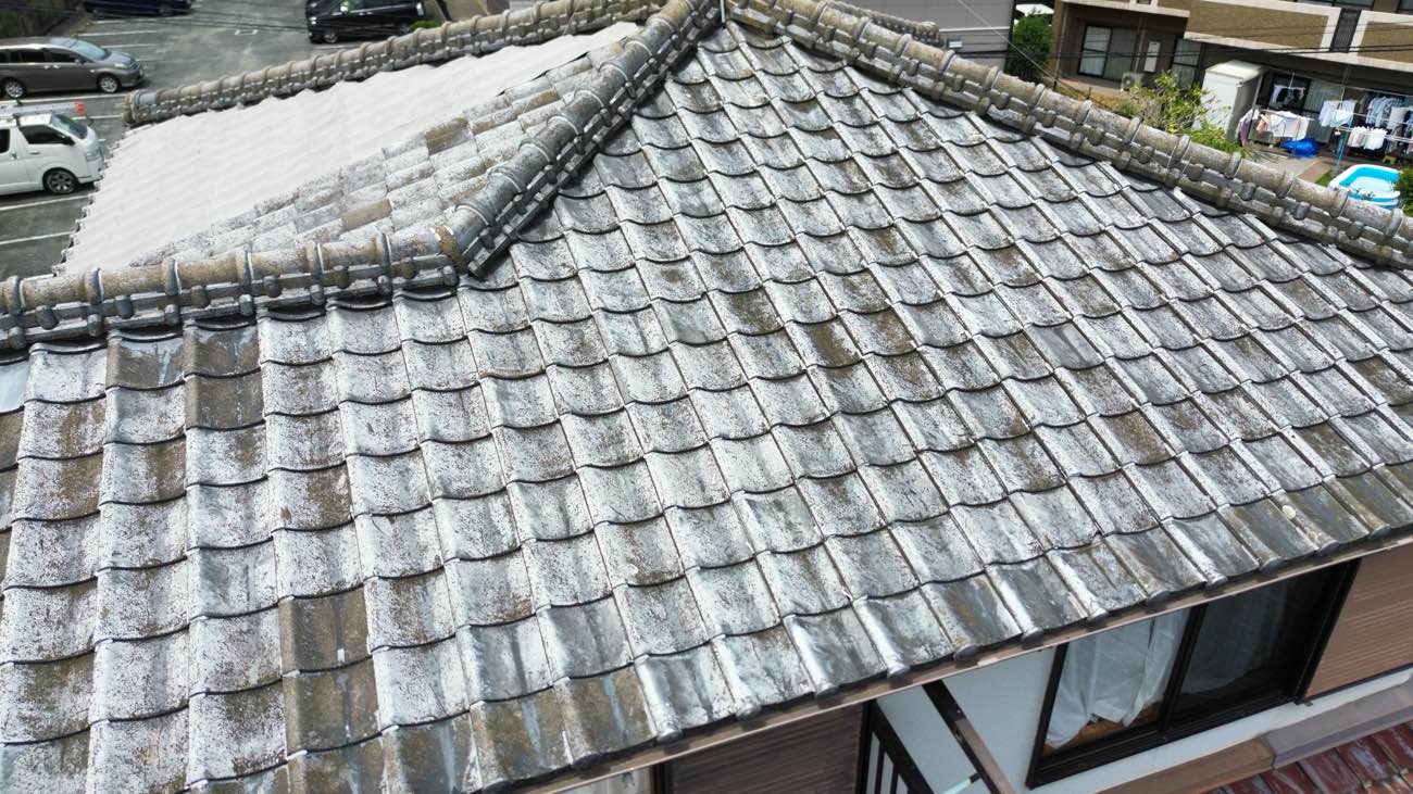 【糸島市の雨漏り応急処置工事】瓦屋根の雨漏りに防水シート施工｜1年後の無料定期点検レポート