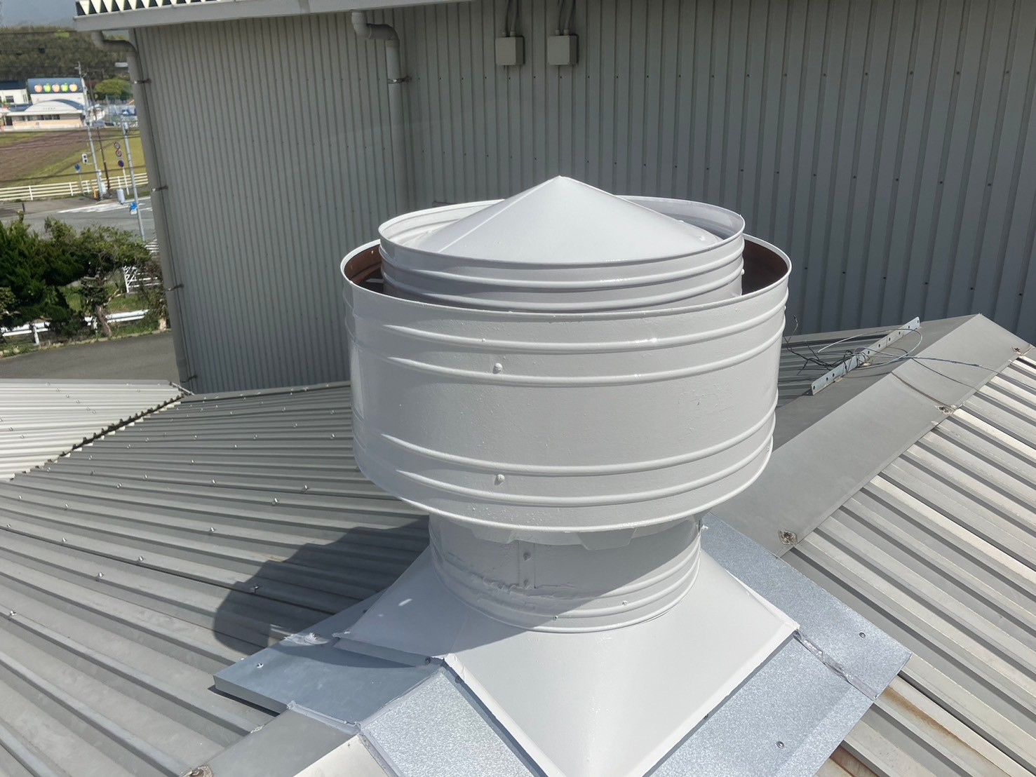 倉庫屋根工事。雨漏り工事