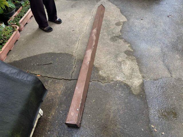 福岡市西区で落下した屋根の板金