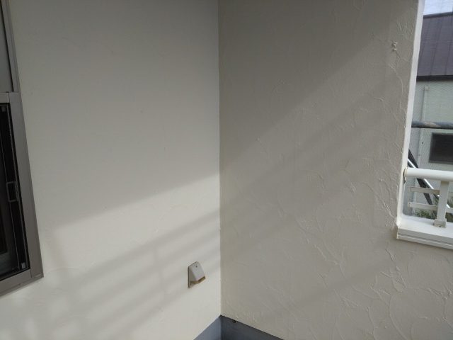糸島市にて触ると粉が付くチョーキングが発生するほど劣化していた外壁の塗装が完了