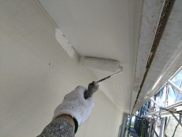 糸島市での上塗り作業中