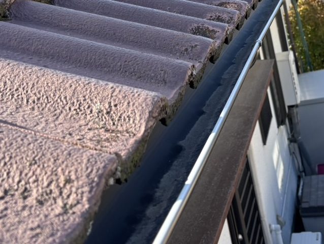 福岡市西区の捻れが生じた軒樋