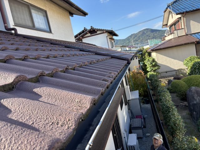 福岡市西区の捻れが生じた軒樋
