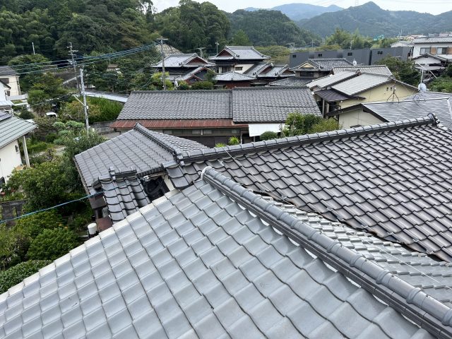 福岡市早良区の瓦屋根で天井に雨染み、軽量屋根へのリフォームを検討中の住宅の雨漏り調査