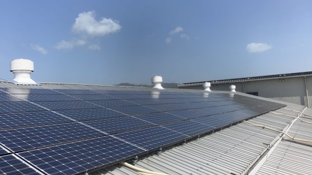 古賀市にて雨漏り工事を終えた倉庫の屋根