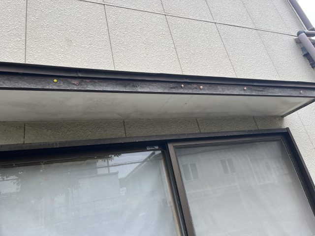 宇美町で雨漏りがないか点検した外壁と庇