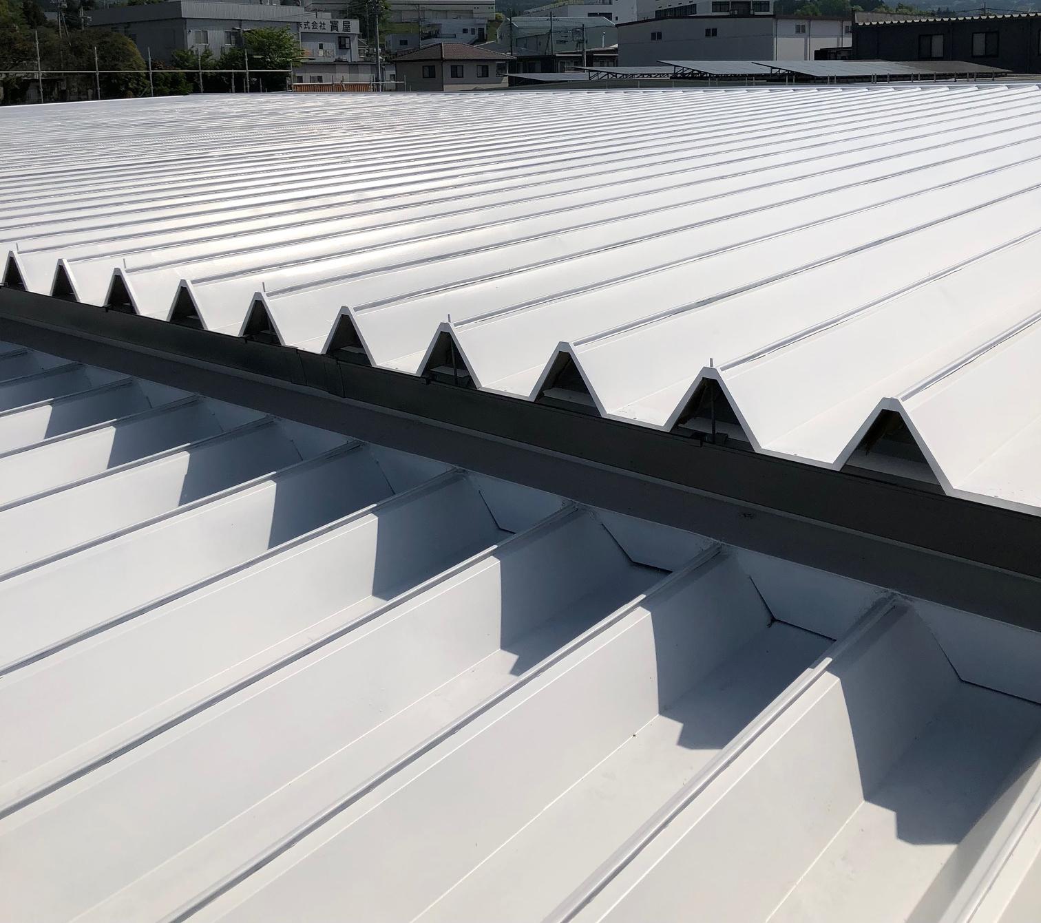 【福岡】工場・倉庫の波型スレート屋根を改修する方法｜雨漏り・アスベスト・カバー工法を解説